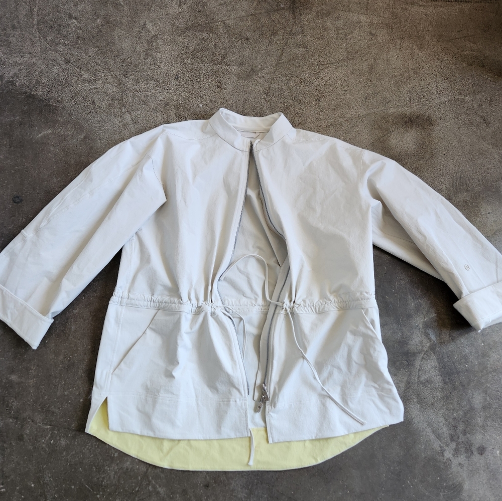 Lululemon Cinch Waist Stretch Shirt Jakcet Medium
